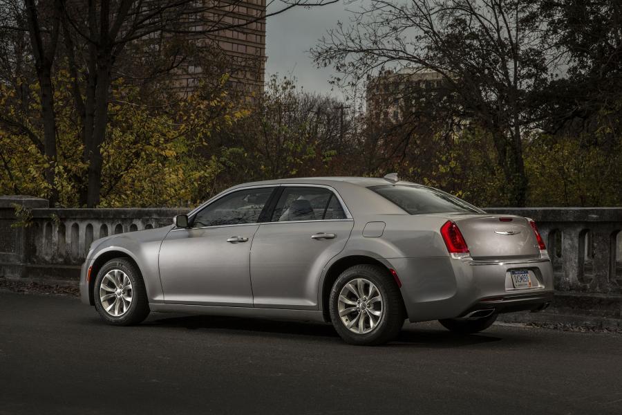  Chrysler 300C Limited 2015 года  (фото 5 из 5)